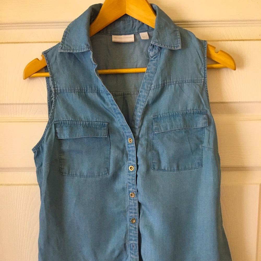 New York & Company Women’s Sleeveless shirt.
